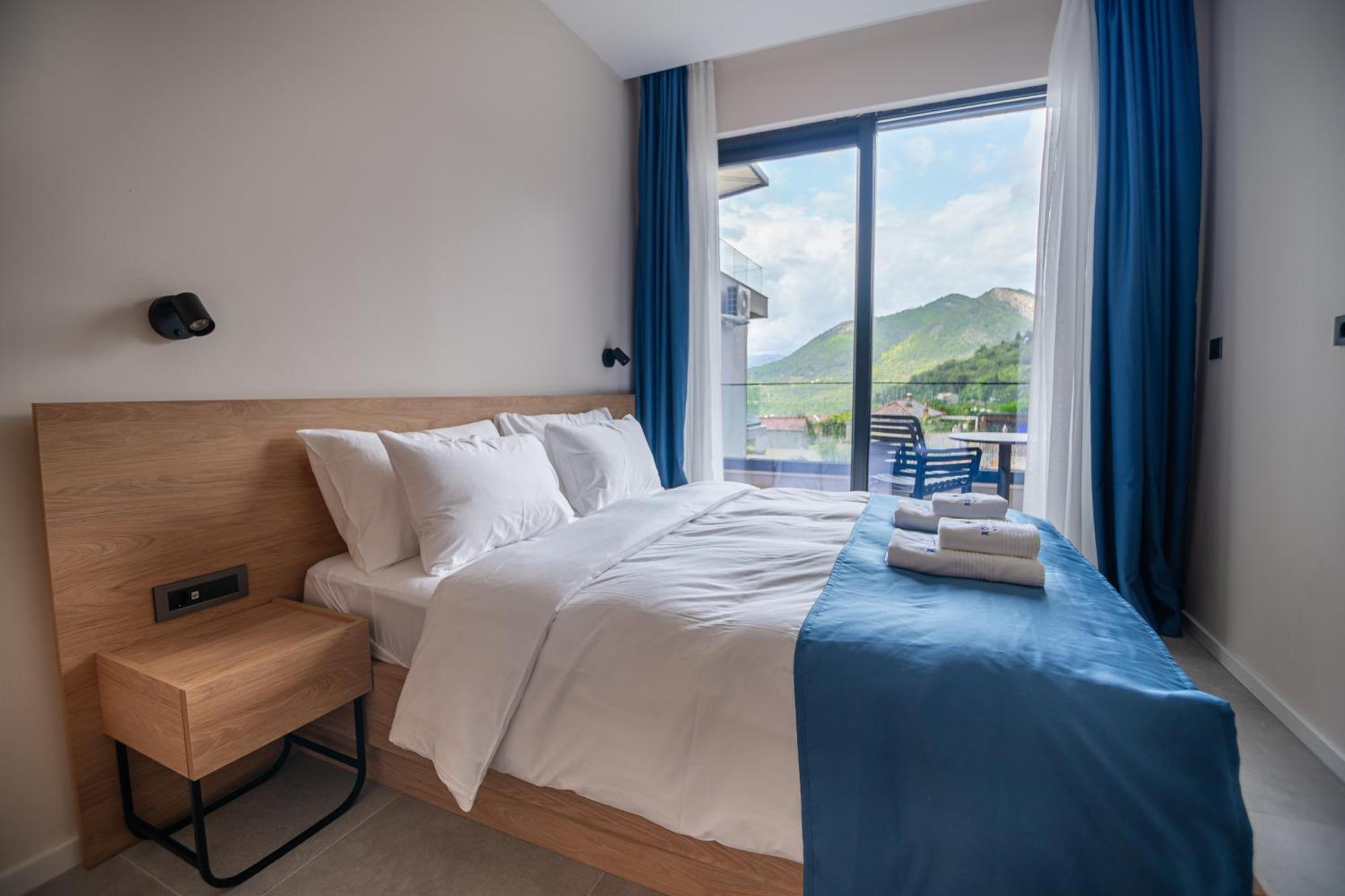 Royal Blue Resort & Residences Tivat Exterior foto